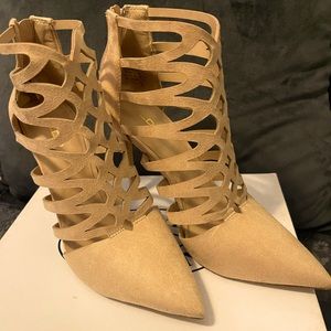 Strapy Aldo heels nude sizzle 7